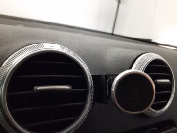 Uchwyt BESEUS + zestaw do mocowania telefonu do Audi A3 8P